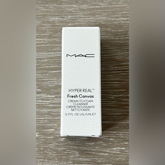 MAC Cosmetics Beauty & Skincare 4 Piece Mini Size - Picture 10 of 12